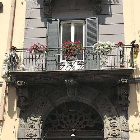 La Cartolina Di Napoli Free Parking For Small Cars Only Naples Luaran gambar