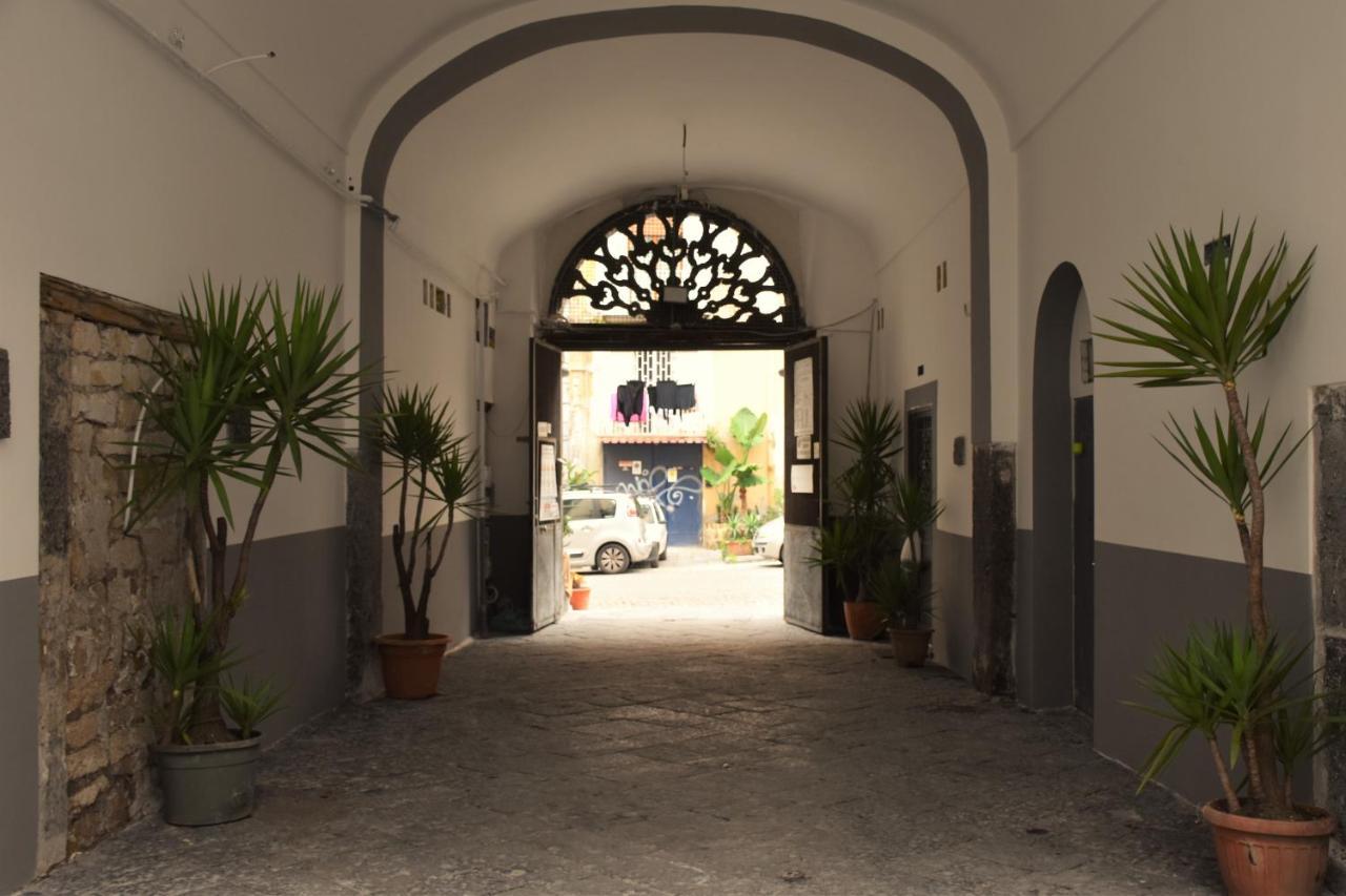 La Cartolina Di Napoli Free Parking For Small Cars Only Naples Luaran gambar