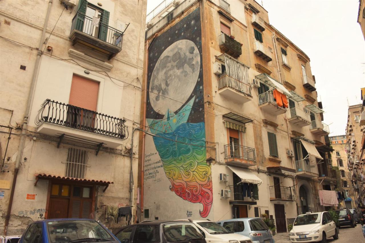La Cartolina Di Napoli Free Parking For Small Cars Only Naples Luaran gambar