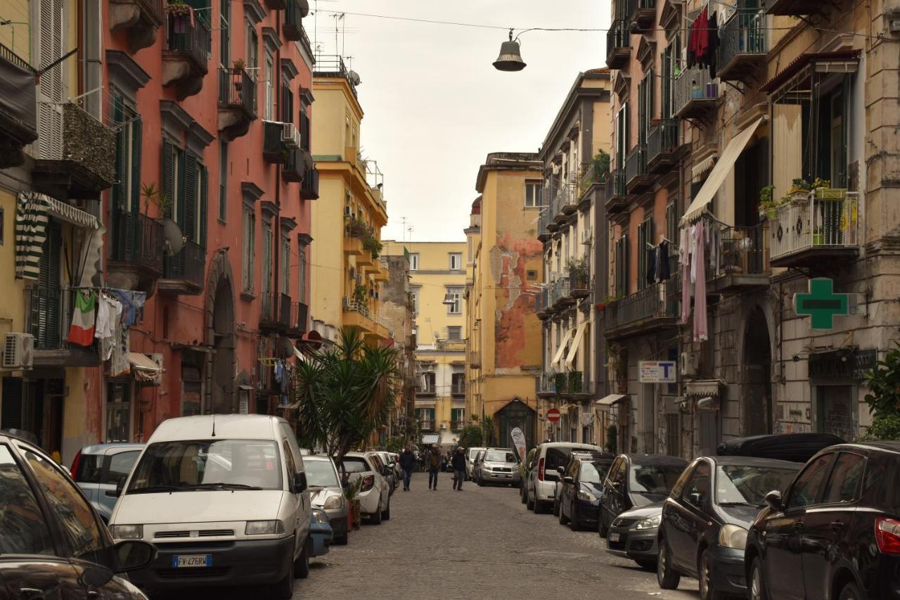 La Cartolina Di Napoli Free Parking For Small Cars Only Naples Luaran gambar