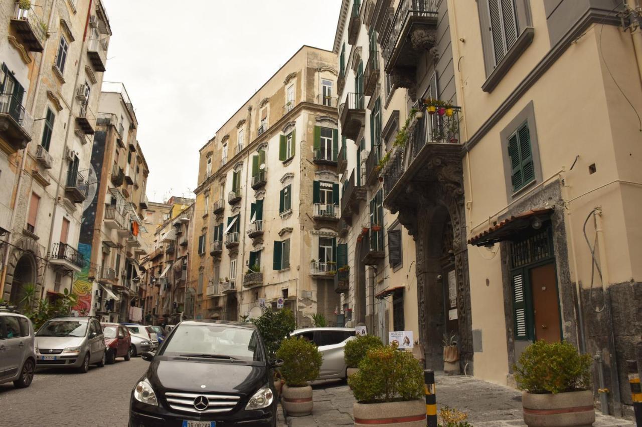 La Cartolina Di Napoli Free Parking For Small Cars Only Naples Luaran gambar