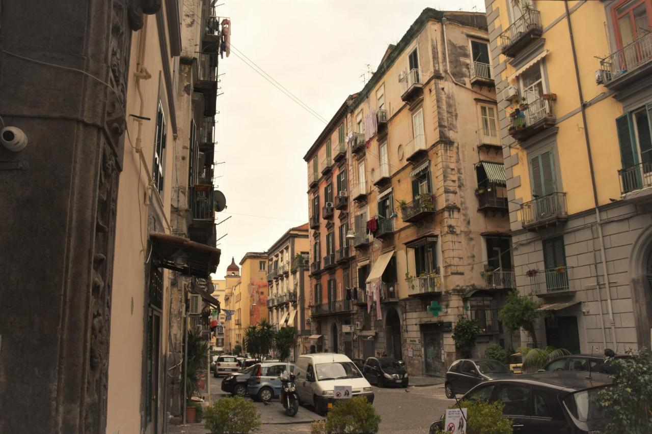 La Cartolina Di Napoli Free Parking For Small Cars Only Naples Luaran gambar