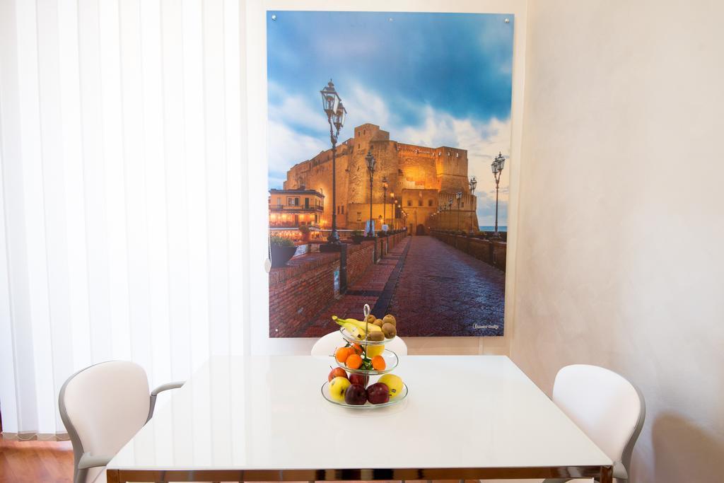La Cartolina Di Napoli Free Parking For Small Cars Only Naples Luaran gambar